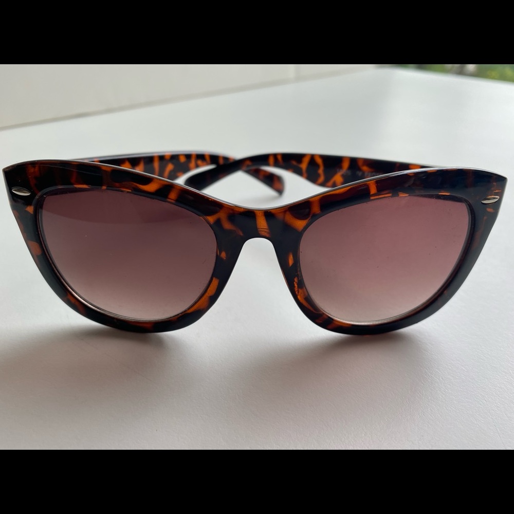 Fashion Faux Tortoise Sunglasses